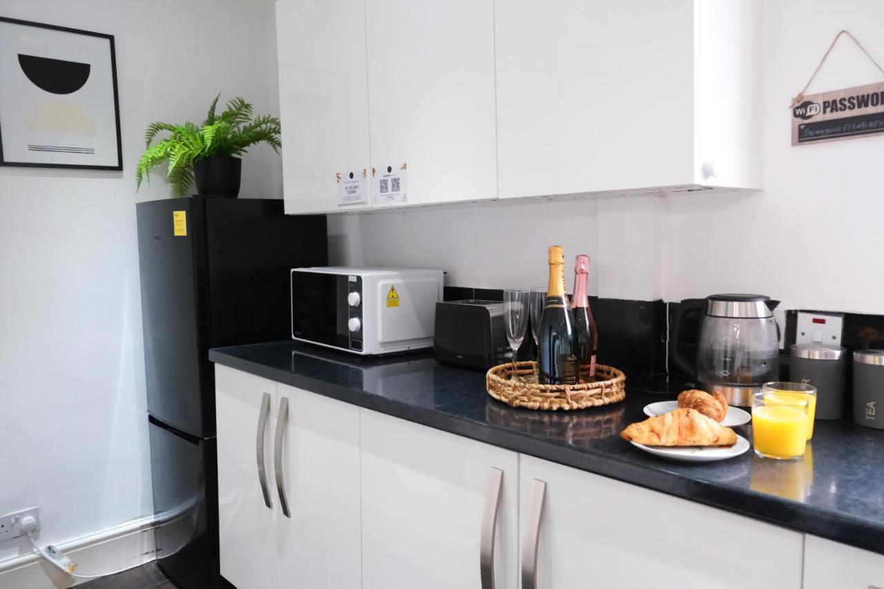 Bee Stays - Northway House วอร์ริงตัน ภายนอก รูปภาพ