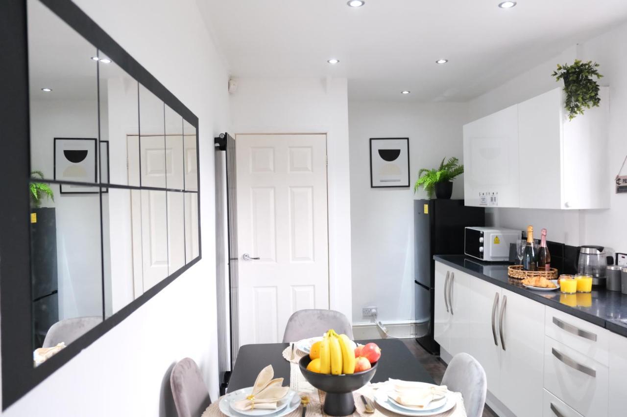 Bee Stays - Northway House วอร์ริงตัน ภายนอก รูปภาพ
